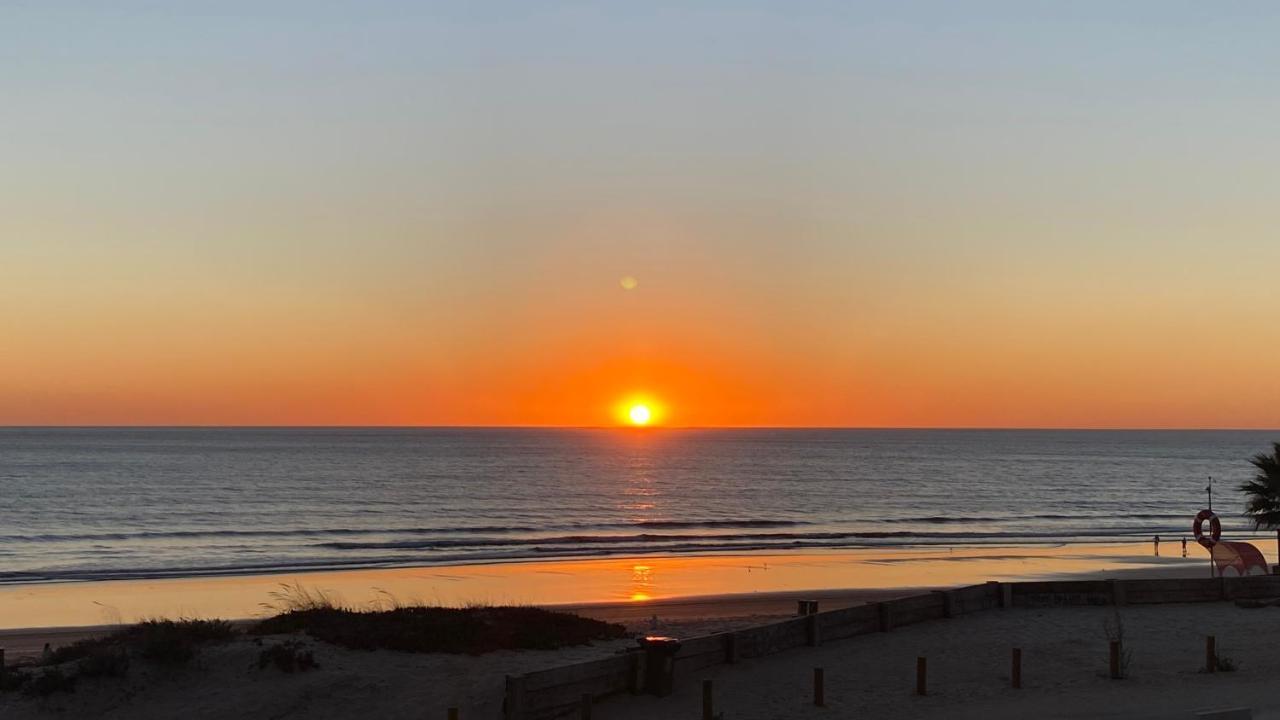 Rock'S Beach Spot Front Costa de Caparica Exterior foto
